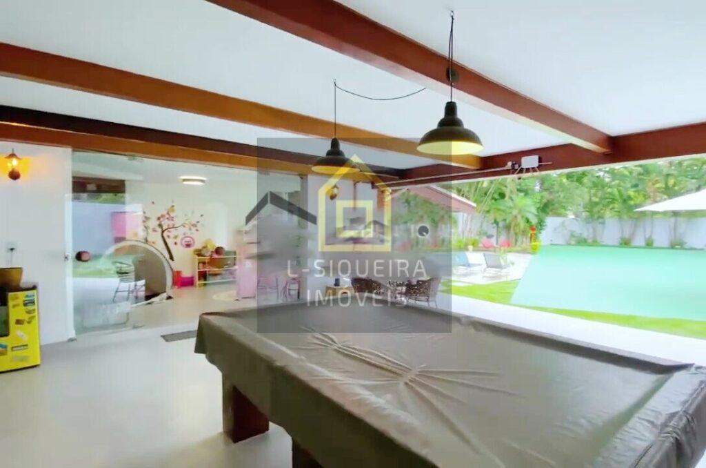 Casa a venda no Alto de Pinheiros, 460m² com 4 dormitórios (4 suítes) e 6 vagas de garagem.