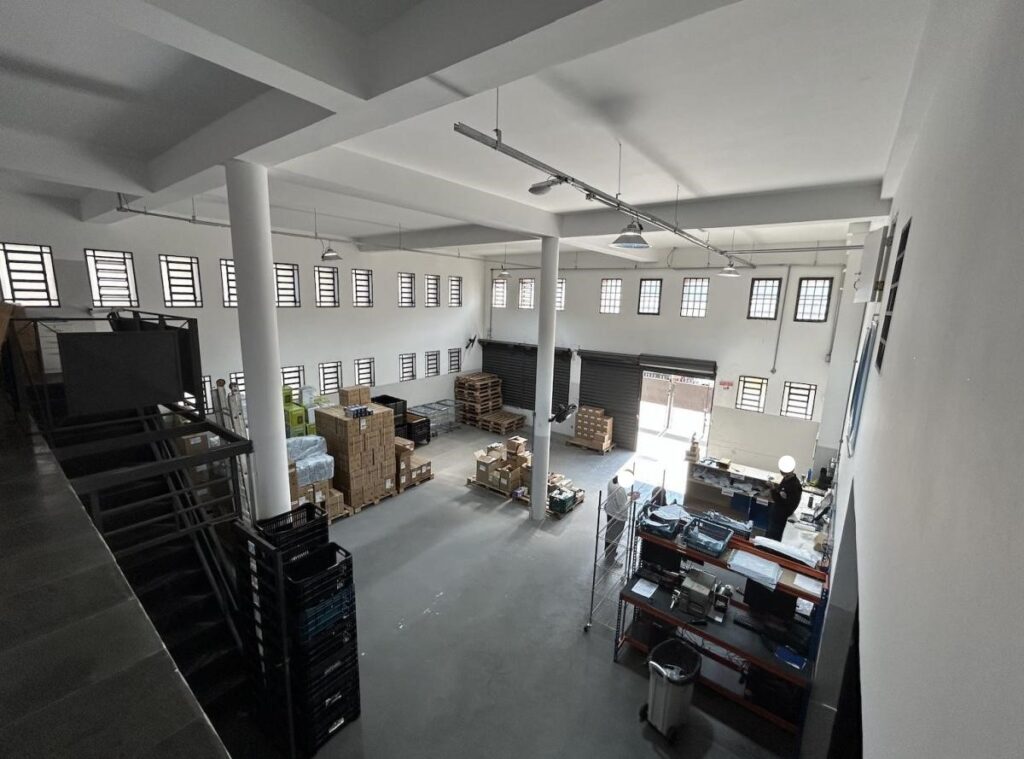 Galpão Comercial em Santo Amaro - 450m² - 7 vagas - Locação - João Dias
