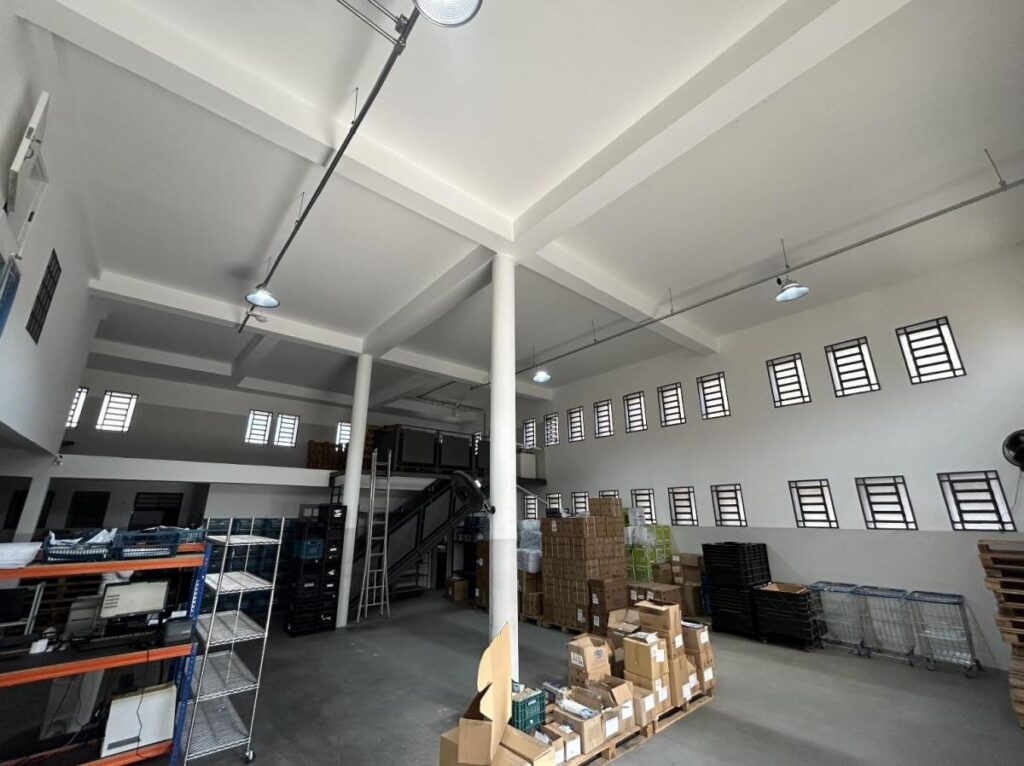 Galpão Comercial em Santo Amaro - 450m² - 7 vagas - Locação - João Dias